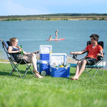 Glacière à roulettes sur la plage, idéale pour conserver boissons et aliments frais en plein air.
